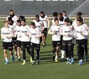 El Valencia entrenará el día 30 en Mestalla a beneficio de Cruz Roja