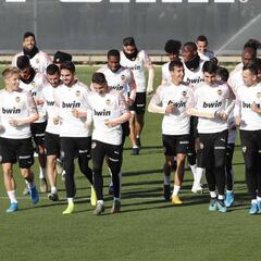 El Valencia entrenará el día 30 en Mestalla a beneficio de Cruz Roja