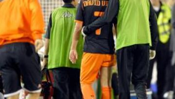 David Villa se retira lesionado.