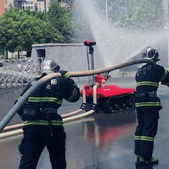 El 'robot bombero' chino que apaga incendios por 100.000 dólares