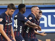 Su magistral cabezazo fue de killer. El zaguero armero además hizo un partido muy completo y evitó que el Granada pudiera sumar más.