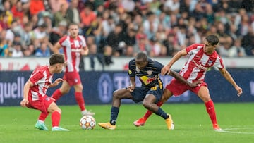 Mario Soriano, Mohamed Camara y Alberto Moreno.