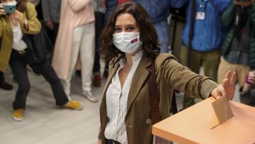 Madrid regional government leader and Popular Party&#039;s (PP) candidate Isabel Diaz Ayuso casts her vote during Madrid&#039;s Regional elections, in Madrid, Spain, May 4, 2021. REUTERS/Susana Vera