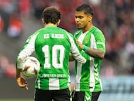 Cucho y Abde durante el partido de ida de cuartos de final contra el Braga.