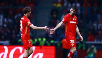 Soccer Football - Liga MX - Toluca v Club America - Estadio Nemsio Diez, Toluca, Mexico - November 8, 2025 Toluca's Marcel Ruiz and Paulinho react REUTERS/Eloisa Sanchez