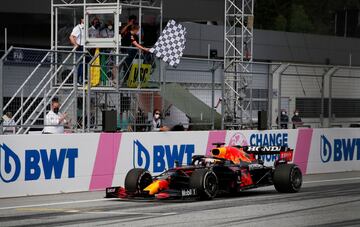 El Red Bull Ring fue escenario de un gran triunfo de Verstappen, seguido de Hamilton y Bottas. Fue una carrera dominante por su parte, a un nivel que pocas veces repitió el RB16B a partir de entonces. 