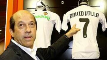 <b>ADIÓS ANUNCIADO. </b>Manuel Llorente asume que tendrá que quedarse cin David Villa.