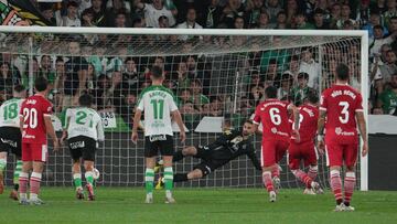 Luis Muñoz puso en ventaja al Cartagena desde el punto de penalti.
