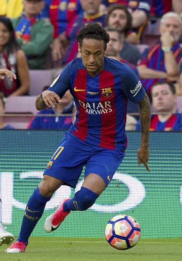Neymar, who pockets around 100,000 euros, is third.
