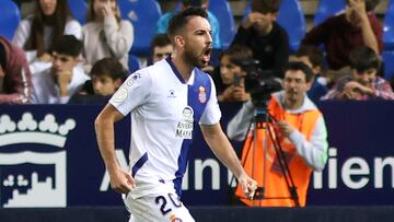 El centrocampista del Espanyol, Edu Expósito, celebra el segundo de su equipo durante el partido de la primera eliminatoria de la Copa del Rey que disputan hoy sábado frente al CD Rincón en el estadio de La Rosaleda.