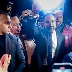 Abascal abandona el Congreso y va a Ferraz con sus diputados
