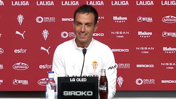 14-11-25. BORJA JIMÉNEZ, ENRENADOR DEL SPORTING, EN LA RUEDA DE PRENSA EN MAREO.