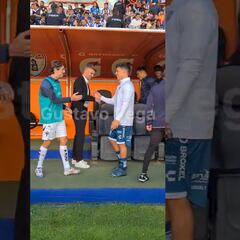 ‘Ponchito’ González deja con la mano estirada al ‘Tano’ Ortiz y lo ignora