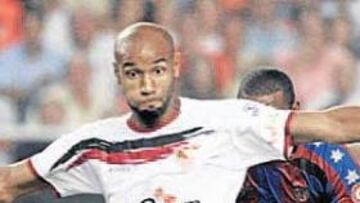 <b>INCIERTO. </b>El club inglés ha vuelto a realizar otra tentativa por el delantero sevillista.