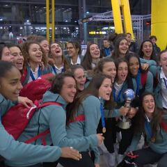 Gran recibimiento a la histórica Sub-17 en su regreso a España