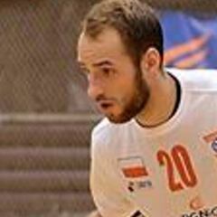 El Guadalajara se queda con el central Pawel Niewrzada