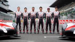 Los pilotos de Toyota Conway, Kobayashi, L&oacute;pez, Nakajima, Alonso y Buemi en Le Mans.