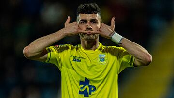 Rafa Mújica celebra uno de sus goles con el Arouca.