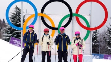 17/02/26 JUEGOS OLIMPICOS DE INVIERNO MILAN CORTINA MILANO CORTINA 2026
De izquierda a derecha, Oriol Cardona , Ana Alonso , Ot Ferrer y Maria Costa . SELECCION ESPAÑOLA ESPAÑA ESQUI DE MONTAÑA
Firma: COE