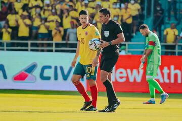 La Selección Colombia perdió 0-1 con la Selección Perú en Barranquilla por la decimoquinta jornada de las Eliminatorias Sudamericanas.