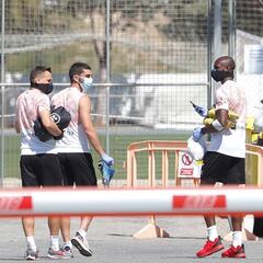 Charla de Celades y trabajo físico en un día marcado por el luto nacional