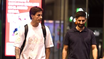 Valentín Gómez, junto a Álvaro Ladrón de Guevara, miembro de la dirección deportiva del Betis.