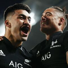 New Zealand crush France 52-11 after Gabrillagues yellow