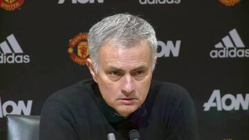 Mou incendia la red y tira un beso a la prensa: "El United no es un gran equipo de fútbol..."
