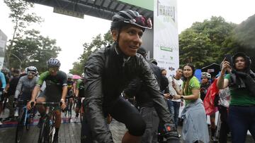 MED107. MEDELLÍN (COLOMBIA), 20/11/2022.- El ciclista colombiano Nairo Quintana participa en un evento de aficionados al ciclismo hoy, en Medellín (Colombia). El evento se celebra por las carreteras de la capital antioqueña y por el norte del departamento. EFE/ Luis Eduardo Noriega A.
