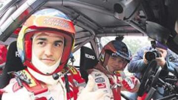 <b>PRESENTE Y FUTURO. </b>Dani Sordo, en primer plano, ejerció de copiloto eventual de Sebastien Loeb.