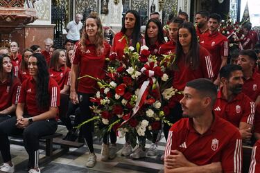 Sophia Yang lidera la ofrenda floral del Granada a la Virgen de las Angustias