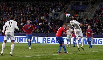 0-4. Gareth Bale marcó el cuarto gol tras un rechace de Benzema.