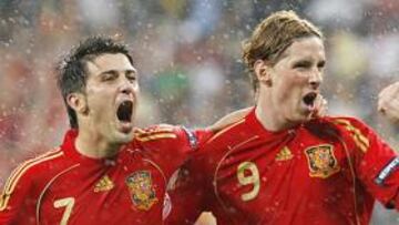 <b>ESPAÑA 4 - RUSIA 1.</b> Gran debut de España, que dominó de principio a fin el partido a priori más difícil del grupo. Villa abrió el camino con tres goles, Pavlyuchenko marcó el del honor para Rusia y Cesc cerró el partido. ¡Podemos!