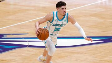 LaMelo Ball makes more NBA history as Hornets buzz again