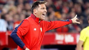 El entrenador argentino del Sevilla, Eduardo Berizzo, durante el partido de Liga en Primera División ante el Celta disputado esta tarde en el estadio Sánchez Pizjuán, en Sevilla.