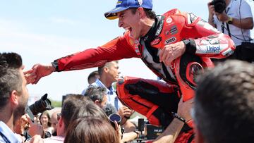 Marc Márquez celebra otra victoria al esprint con Ducati en MotoGP.