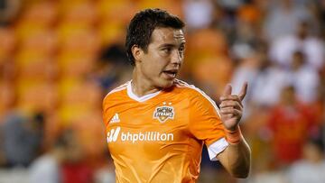 Erick Torres terminó con una tarde soñada al marcar triplete en triunfo del Houston 4-1 ante New York Red Bull.