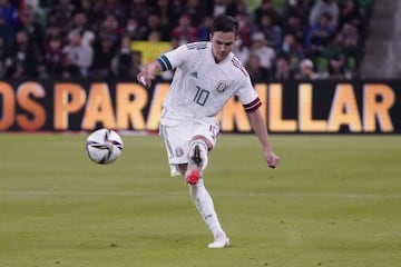 Sebastián Córdova durante el partido amistoso entre México y Chile