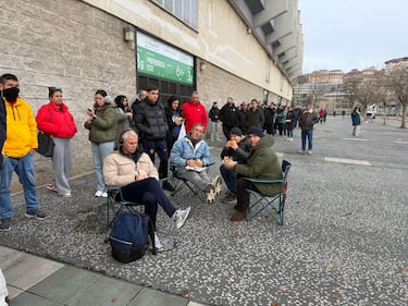 Colas de madrugada para ver al Barça en Santander casi 14 años después