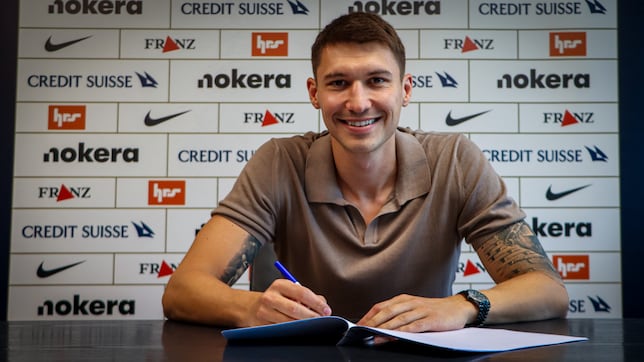 El Depor cierra las llegadas con Tosic, horas clave para las salidas