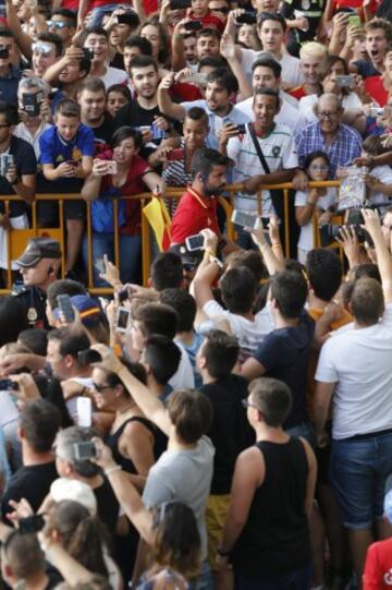 Diego Costa llegando al entrenamiento. 