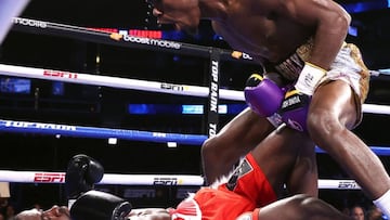 Ante la mirada de su padre, juvenil boxeador derrot&oacute; por la v&iacute;a del cloroformo a Charles Stanford con un izquierdazo que lo mand&oacute; a la lona en el segundo round