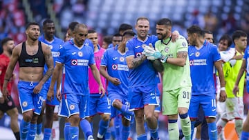 Jugadores de Cruz Azul después del triunfo contra Necaxa.