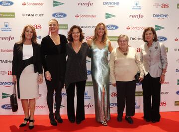 Theresa Zabell, Coral Bistuer, Miriam Blasco, Gemma Mengual, Pepa Senante y M? Paz Corominas