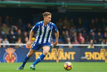 En el verano del 2016 cuando se encontraba en las filas del Real Madrid se marchó cedido al Deportivo Alavés donde se consolidó como un gran jugador. 