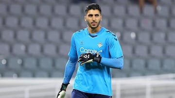 Limassol (Cyprus), 26/10/2023.- Real Betis goalkeeper Rui Silva warms up before the UEFA Europa League Group C match between Aris Limassol and Real Betis in Limassol, Cyprus, 26 October 2023. (Chipre) EFE/EPA/CHARA SAVVIDES
