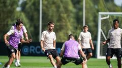 El defensa barcelonés Óscar Mingueza, durante un entrenamiento del Celta.