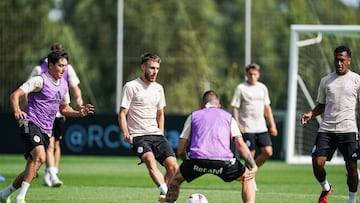 El defensa barcelonés Óscar Mingueza, durante un entrenamiento del Celta.