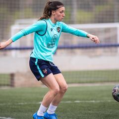 Sigue la lacra: Eva Navarro también se rompe el cruzado