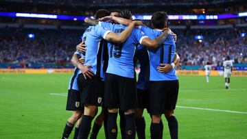 MIAMI GARDENS, FLORIDA - JUNE 23: Darwin Nu�ez of Uruguay celebrates with teammates after scoring the team's second goal during the CONMEBOL Copa America 2024 Group C match between Uruguay and Panama at Hard Rock Stadium on June 23, 2024 in Miami Gardens, Florida.   Megan Briggs/Getty Images/AFP (Photo by Megan Briggs / GETTY IMAGES NORTH AMERICA / Getty Images via AFP)